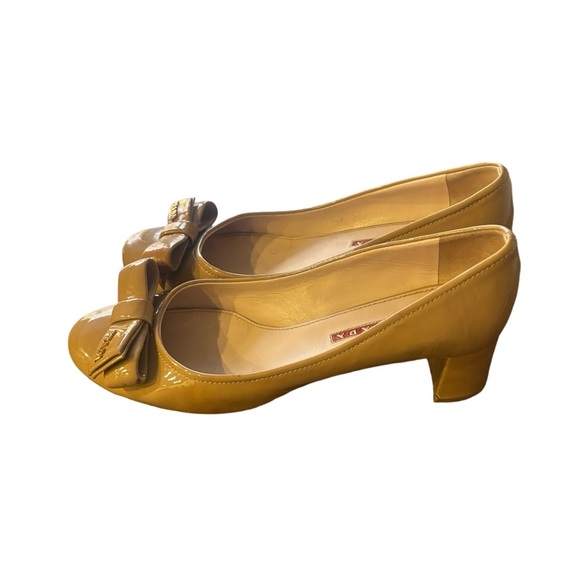 Prada Logo Patent Bow Heels in size 7.5 - Picture 3 of 11